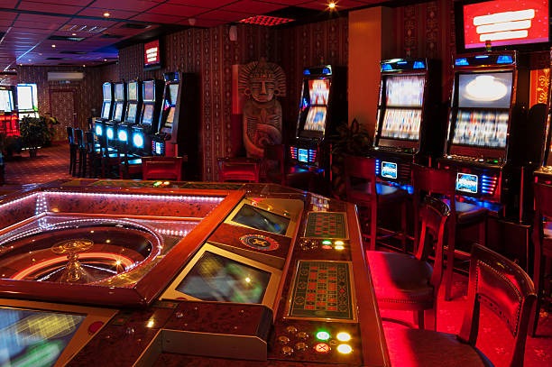 Live dealer at kabartoto roulette table with multiple camera angles